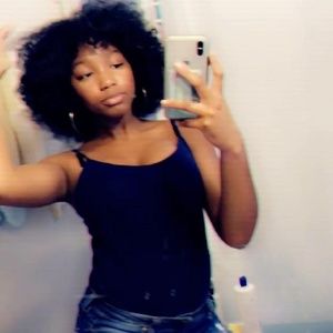 Meet your Posher, Jenelle